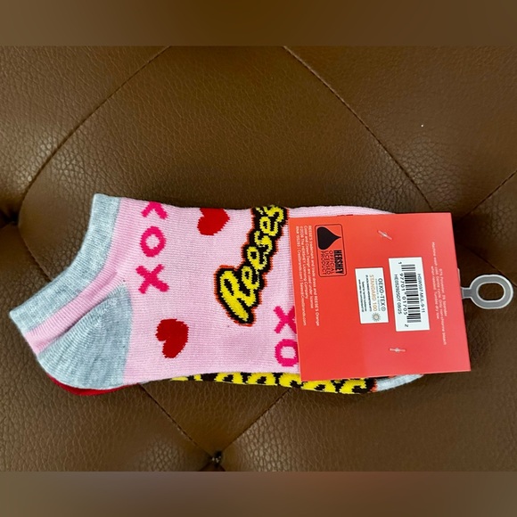 NWT Reese’s No Show Socks 2-pack | Cute Candy 🍭🍬 Print Hearts ❤️ Ankle Red Pink - Picture 2 of 2